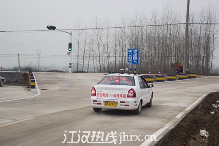 3月3号上午,位于仙桃胡场镇的仙桃市驾驶人考试中心正式投入使用,科目图片
