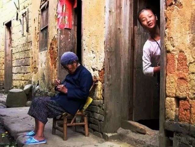 人穷了,父母都看不起,这7句俗语看透农村人情世故