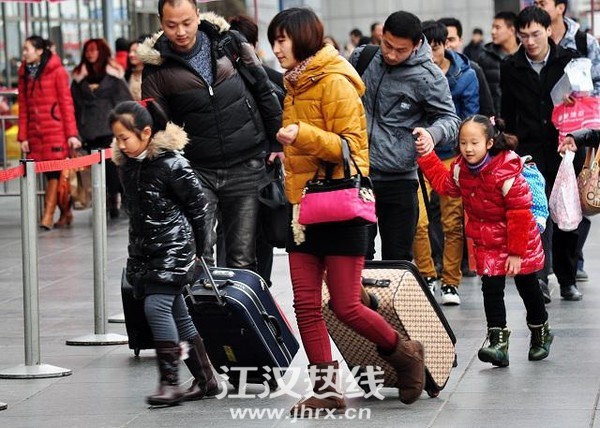 晚8点红包 如何看待多地提倡就地过年,你会回家过年吗