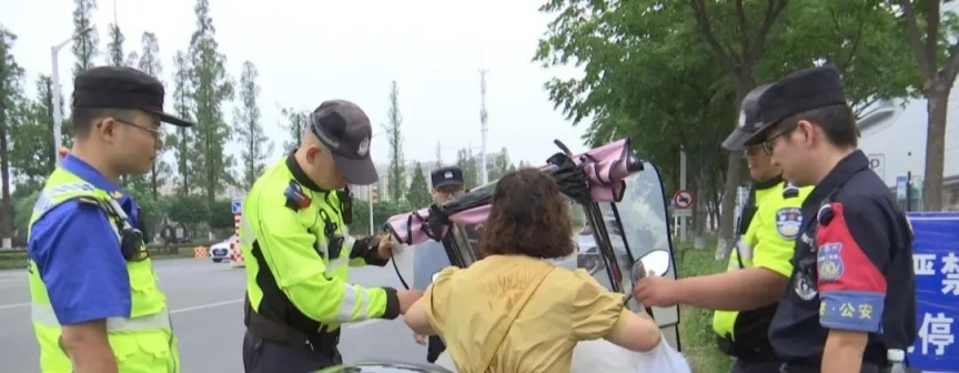 	在仙桃前通路、新城大道，这些人喜提“2选1