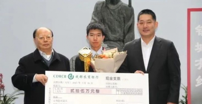 	仙桃辜梓豪，夺冠！