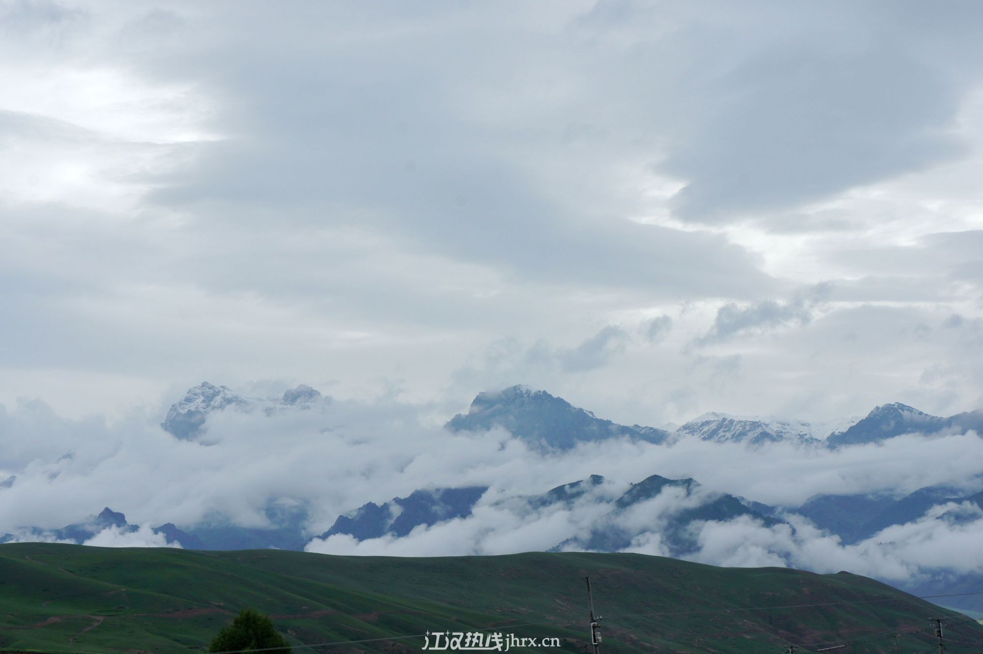 祁连山脉上的雪