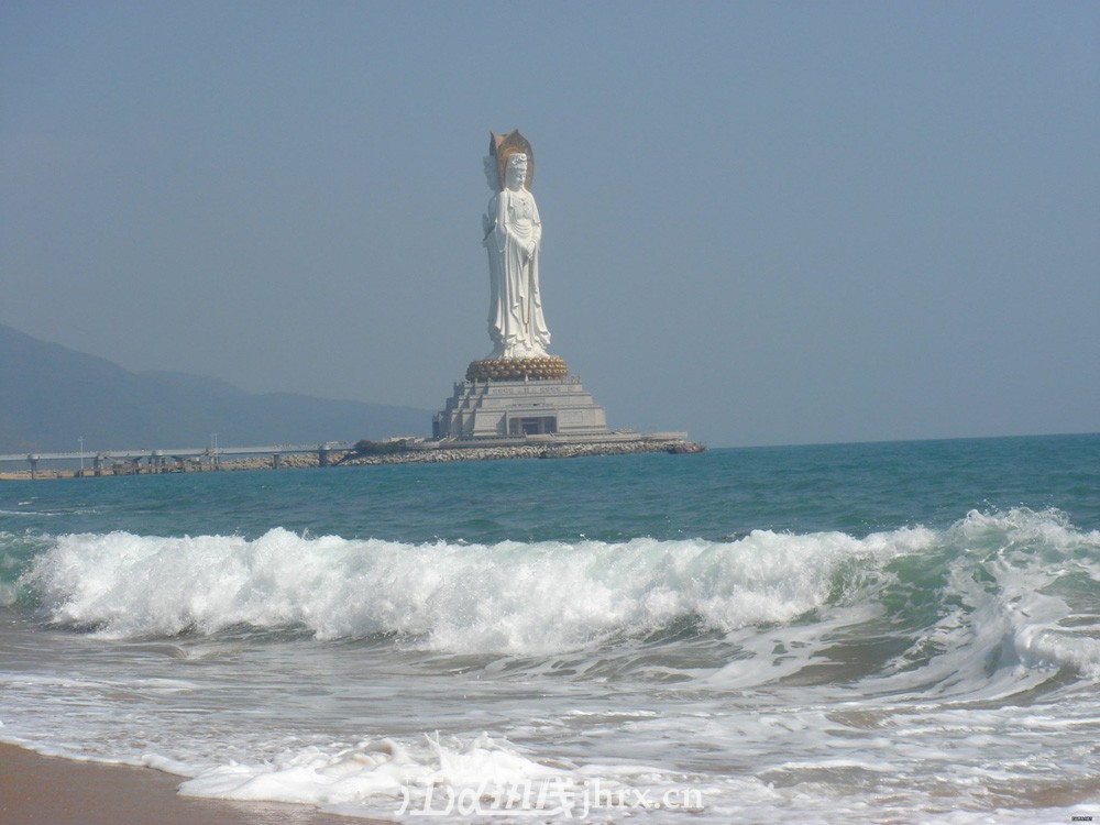 上交通管制堵车堵了四个小时没时间只是在大门转了一圈直接前往五指山