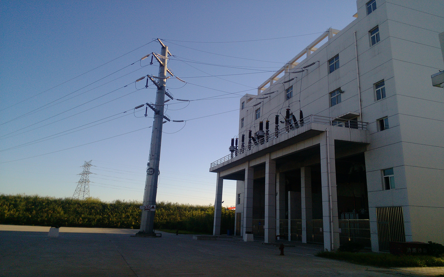 欣赏哈崔家营航电枢纽(水电站).