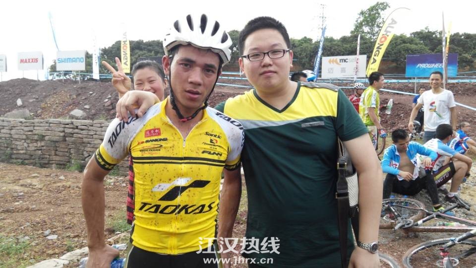 我和中国道卡斯车队的青年组冠军的合影