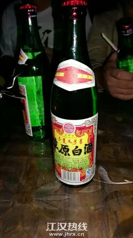 清江美味配草原白酒，南北风味