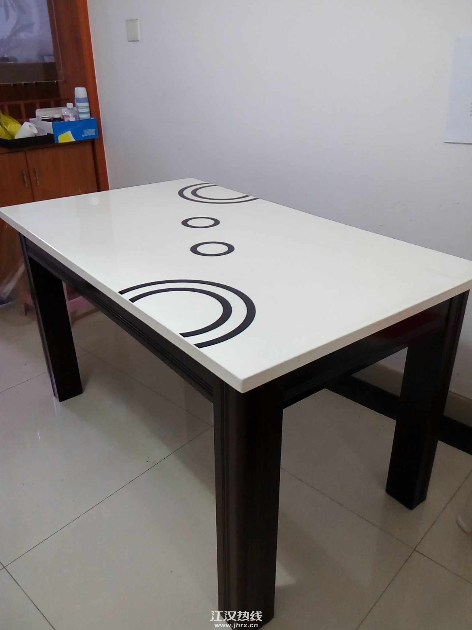 阳光林森品牌餐桌(半新)低价转让