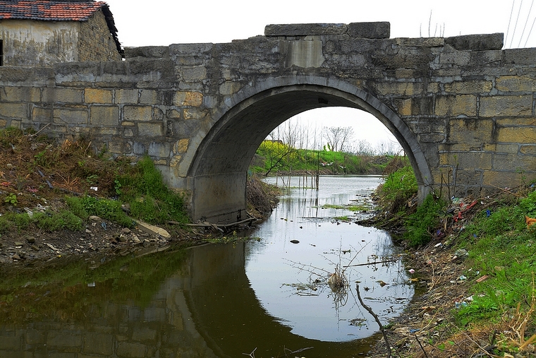 司金桥（俗称柏门桥，位于西门，因城门楼上生长一颗柏树而得名）.jpg.jpg