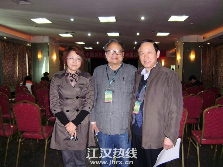 2010年4月，汉中志愿者在武汉参加第一届中国乡村图书馆建设与阅读推广研讨会.jpg.jpg
