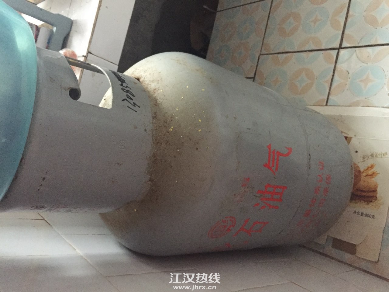 刚刚这个月灌了一坛子气100元烧了个把月.