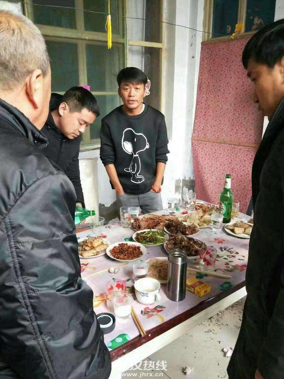 客人来家里做客图片,客厅有客人图片,家里来客人图片_大山谷图库