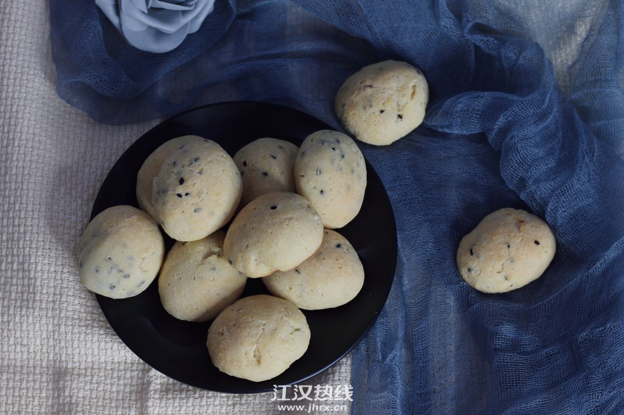 昨天晚上在家里做的恐龙蛋包,其实我也不知道叫啥恐