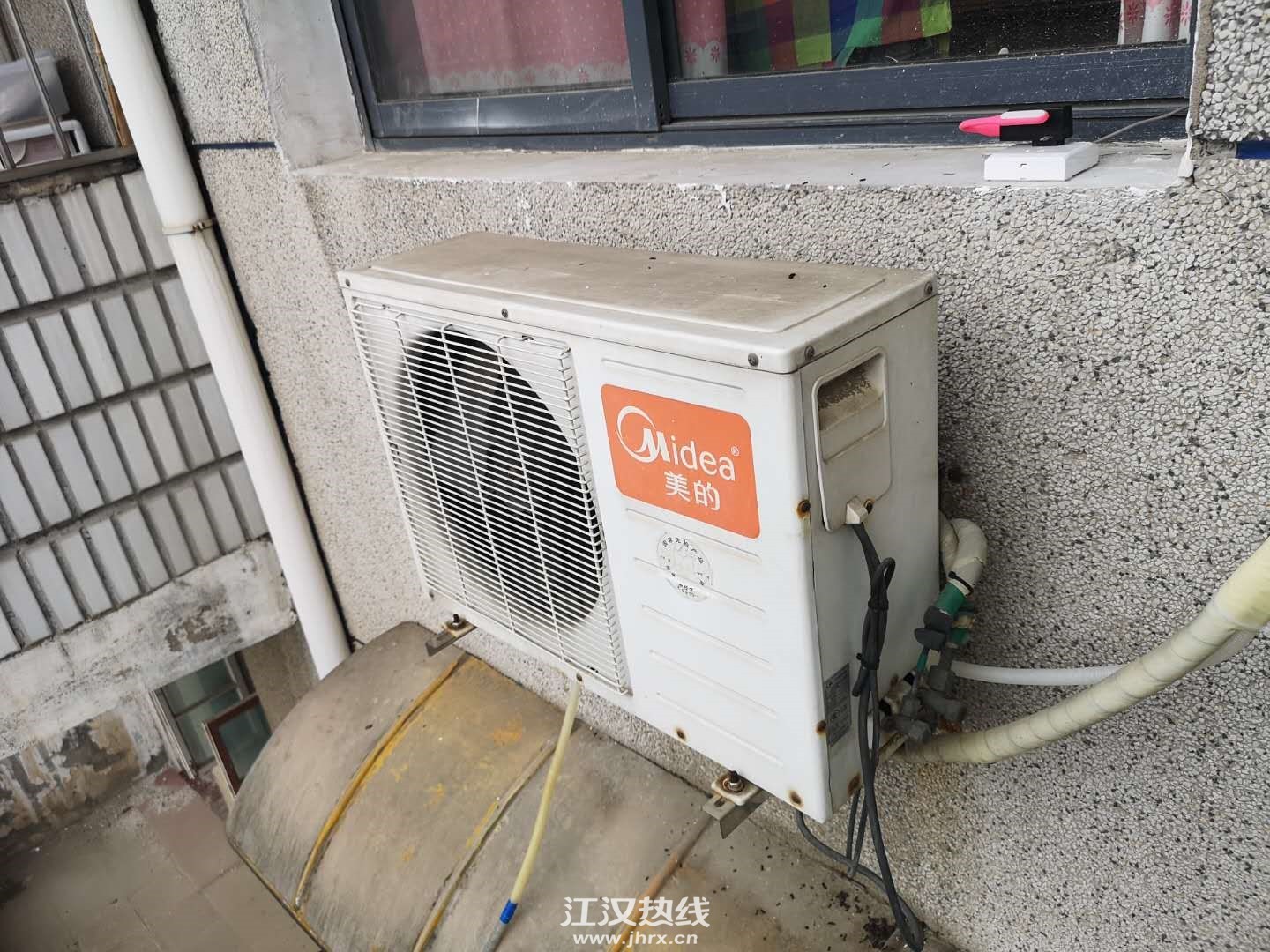 美的KFR-32W-110-1.5匹机-室外机.jpg
