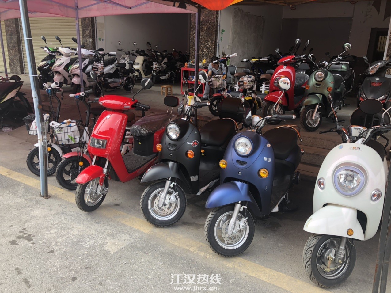 FvRSOMOM07LdQC159moFGHoYcoH4.jpg