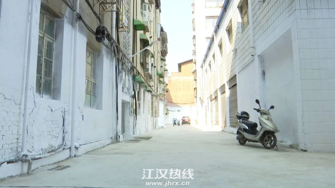 110824tnni37fuf7lnic4u.jpg