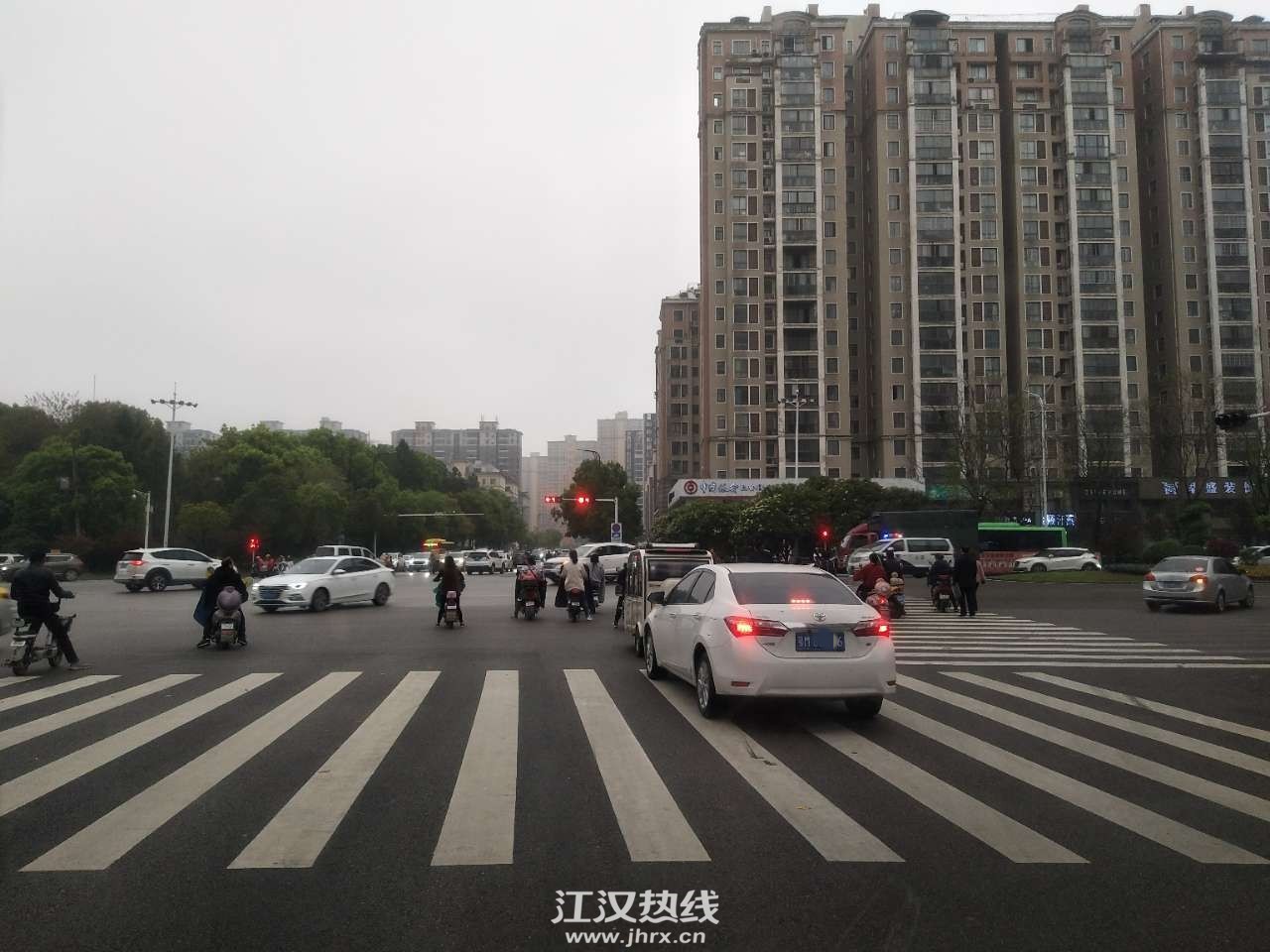 081927tttvj0yyjdjz2ll9_副本.jpg