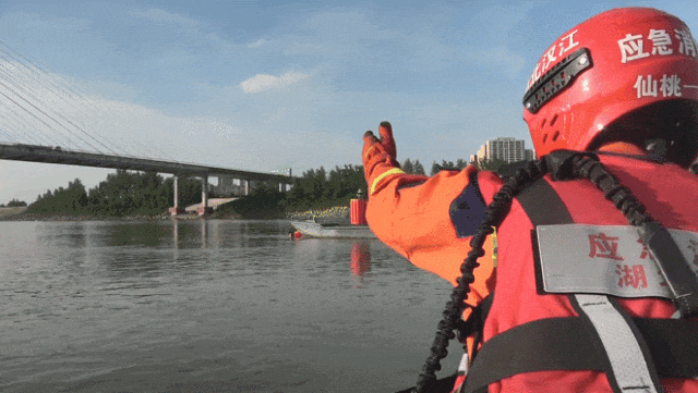 144328yr9urbzt3cra9pc9.gif