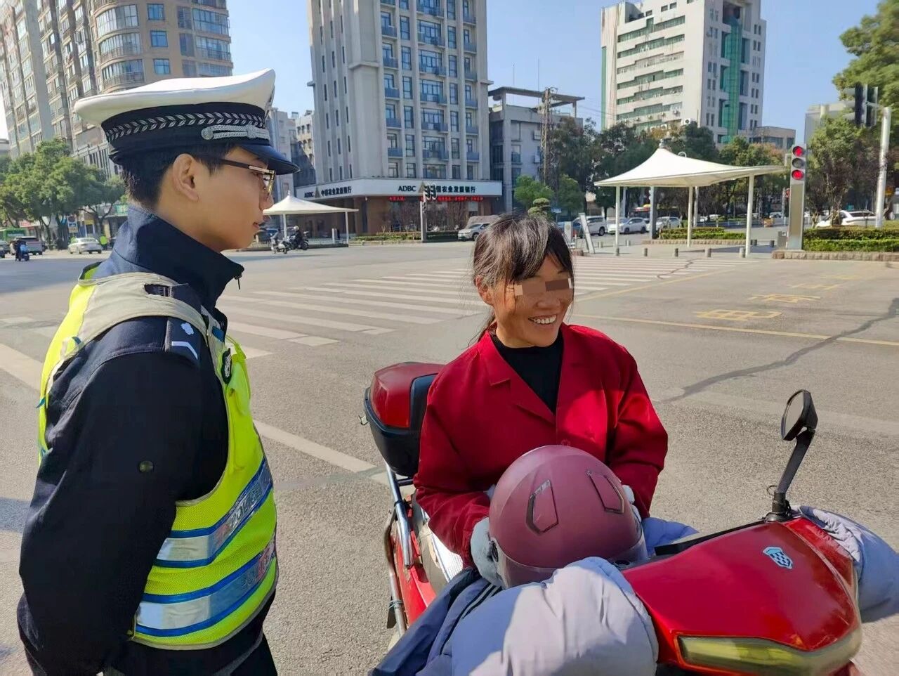 微信图片_2025-10-23_070344_324.jpg
