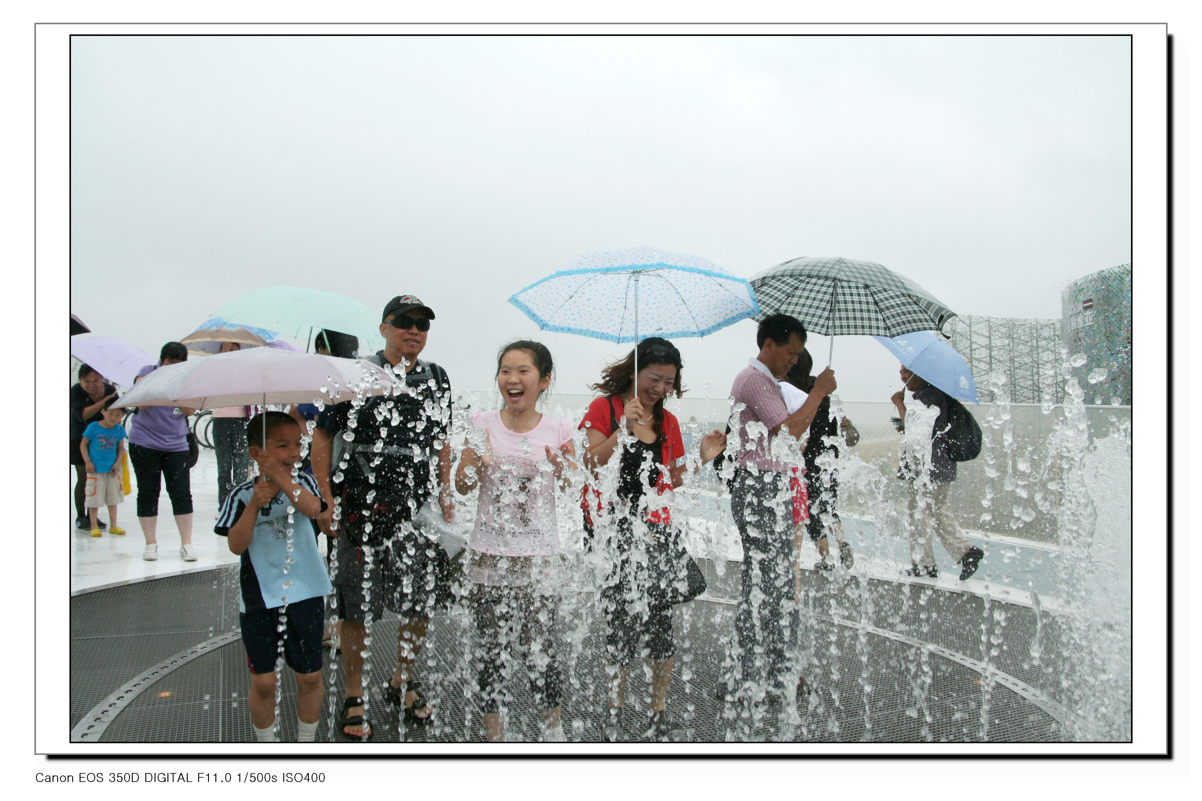 风雨世博.jpg