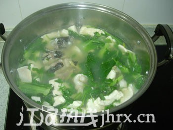 青菜鲫鱼豆腐汤.jpg