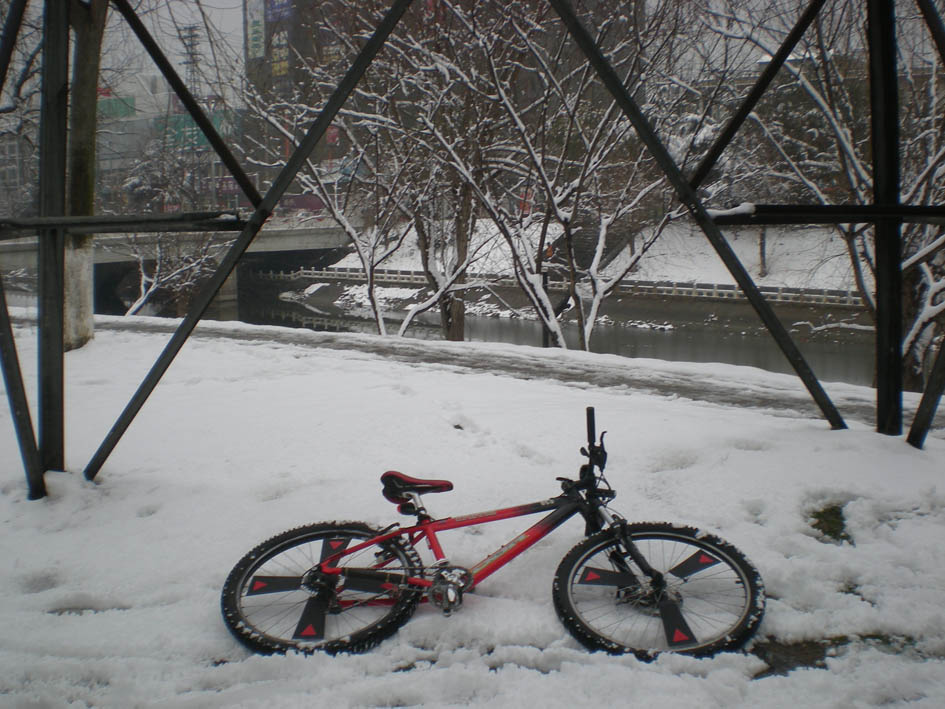 8、雪里拖出来搞哈人工呼吸！.jpg